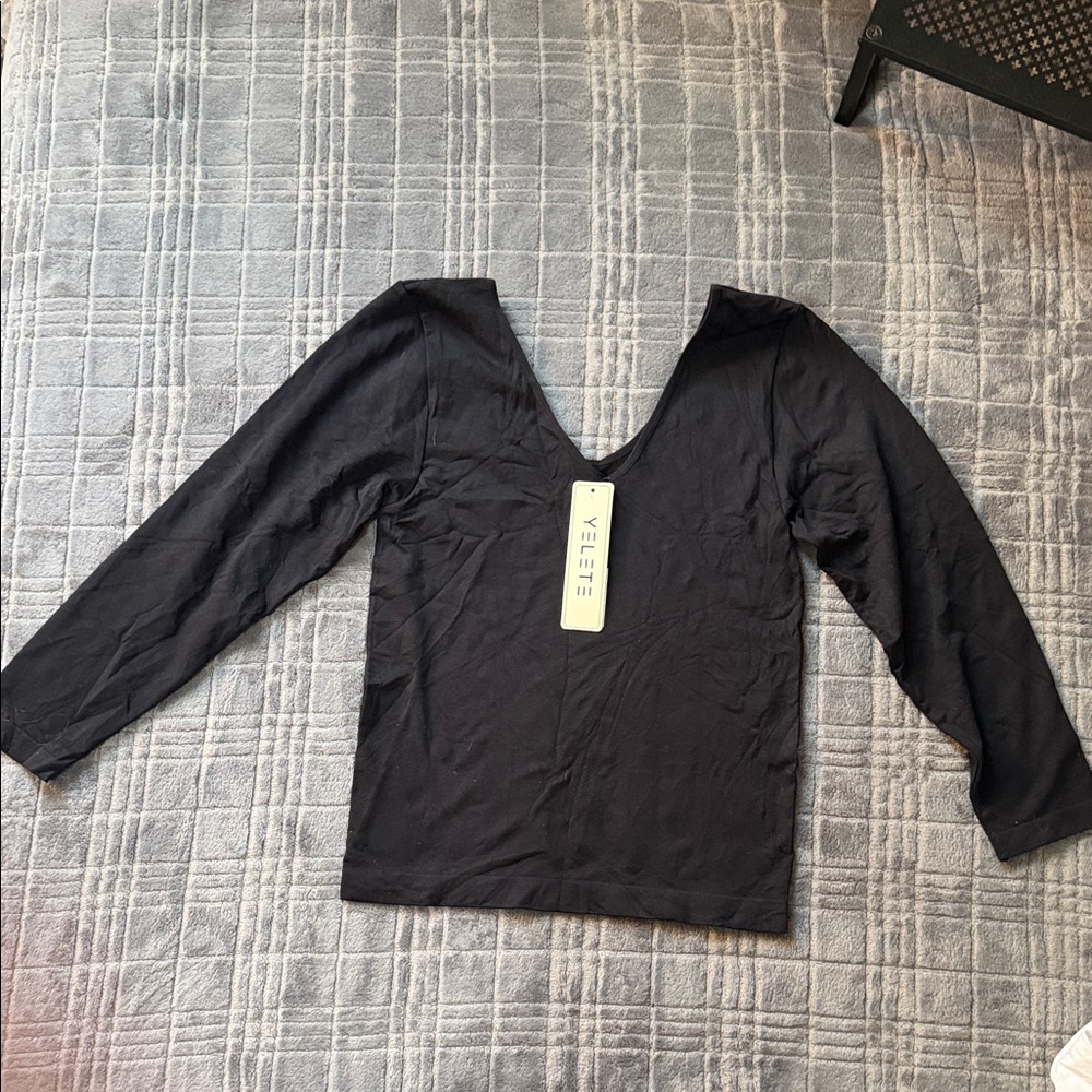 Reversible layering top from Yelete